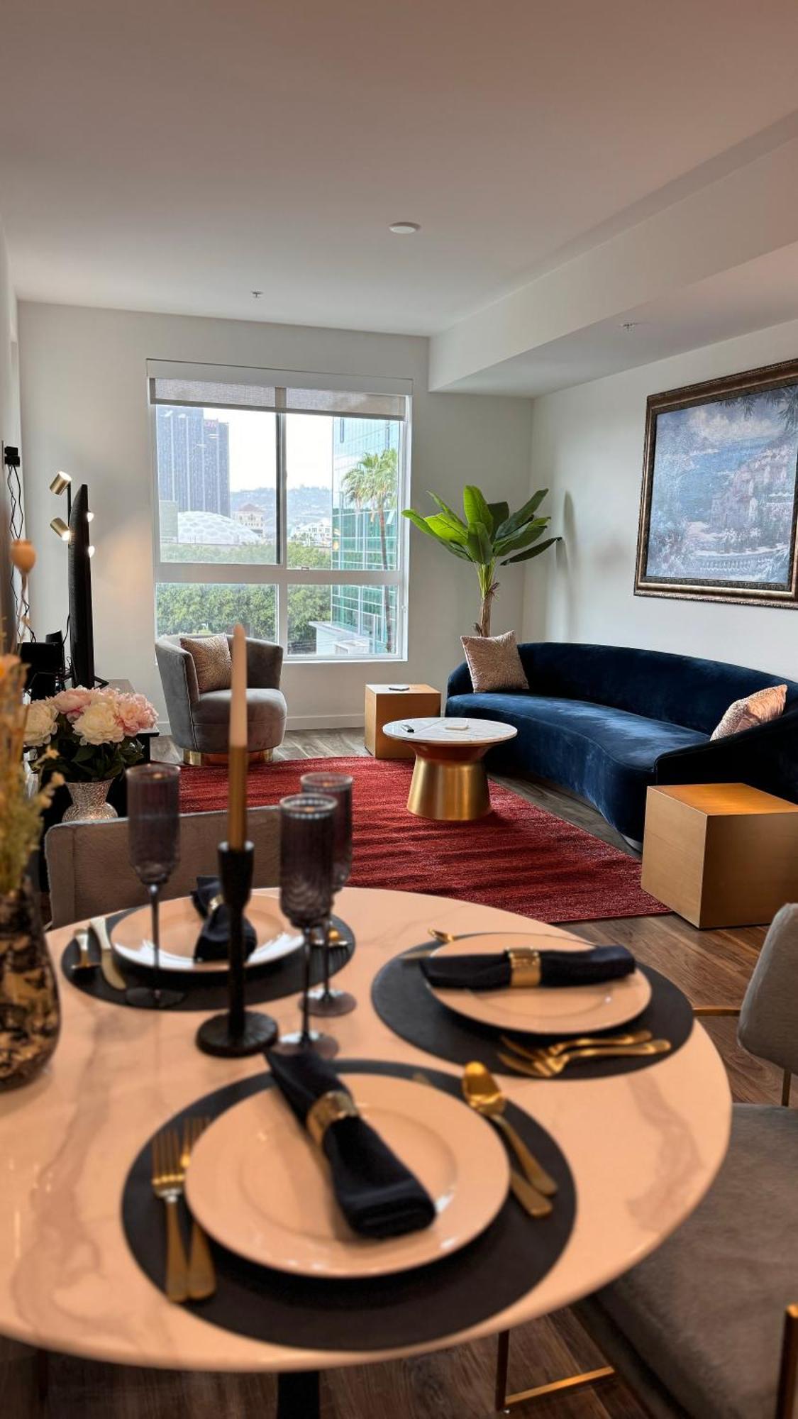 Wallace Luxurious * Los Angeles